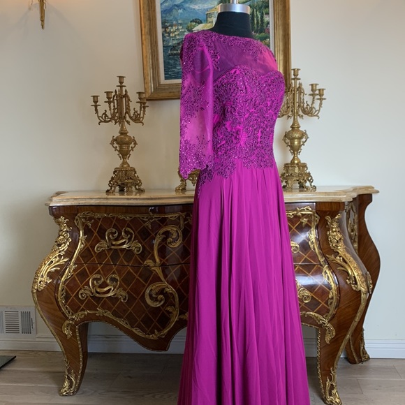 Women’s mother of bride embroidery evening gown - Picture 3 of 6